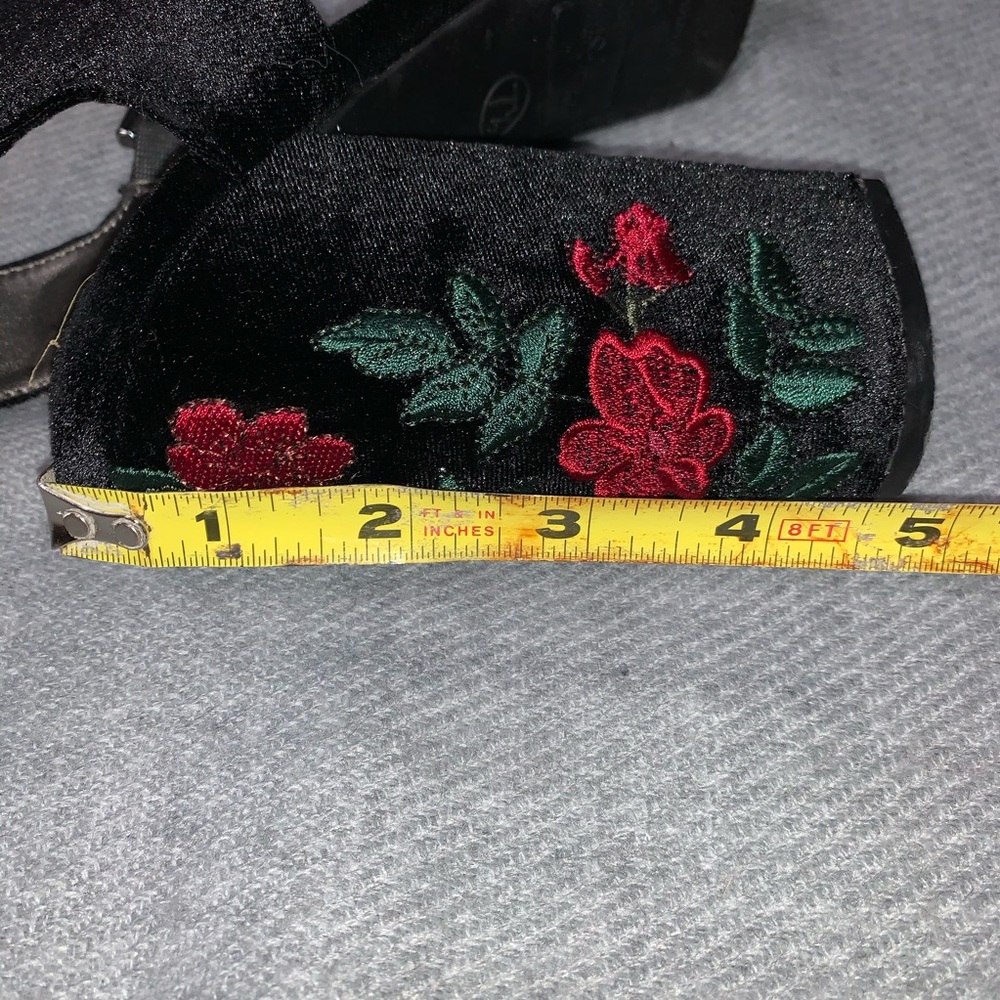🥀 Cute Floral, Velvet Chunky Heels 🥀 - Picture 5 of 5